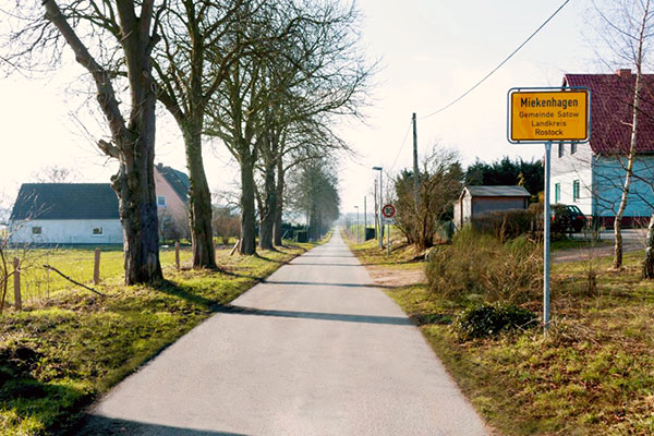 Ortseingangs-Schild Miekenhagen, Gemeinde Satow